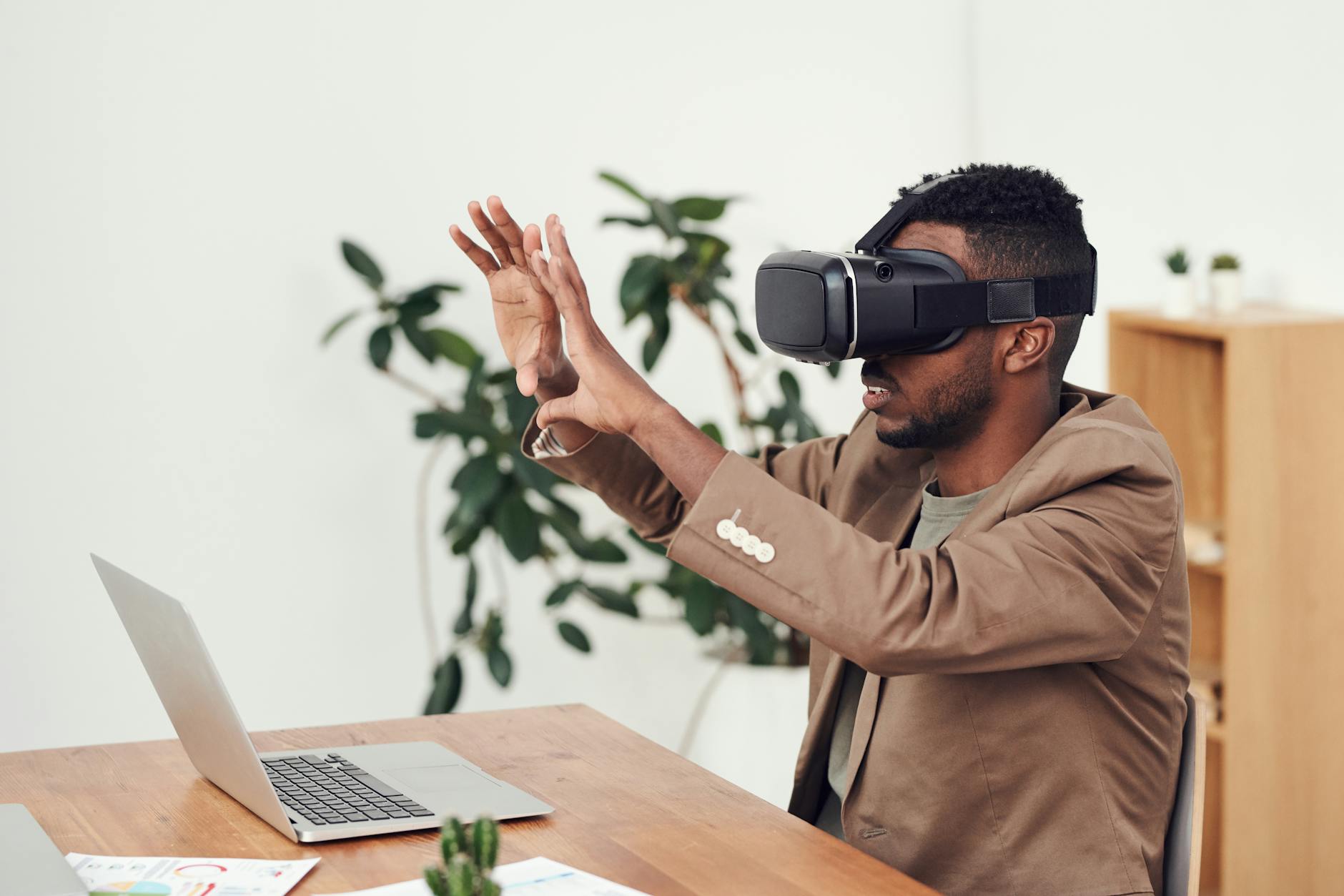 The Future of Augmented Reality in Everyday Tech: 5 Powerful Trends Shaping Our Lives
